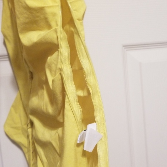 Express yellow sleeveless collared shirt - Picture 4 of 5